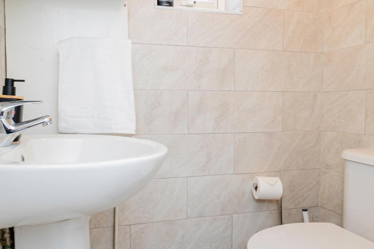 Charming 2-Bedroom Flat With A Garden And Free Parking At Abingdon Оксфорд Экстерьер фото