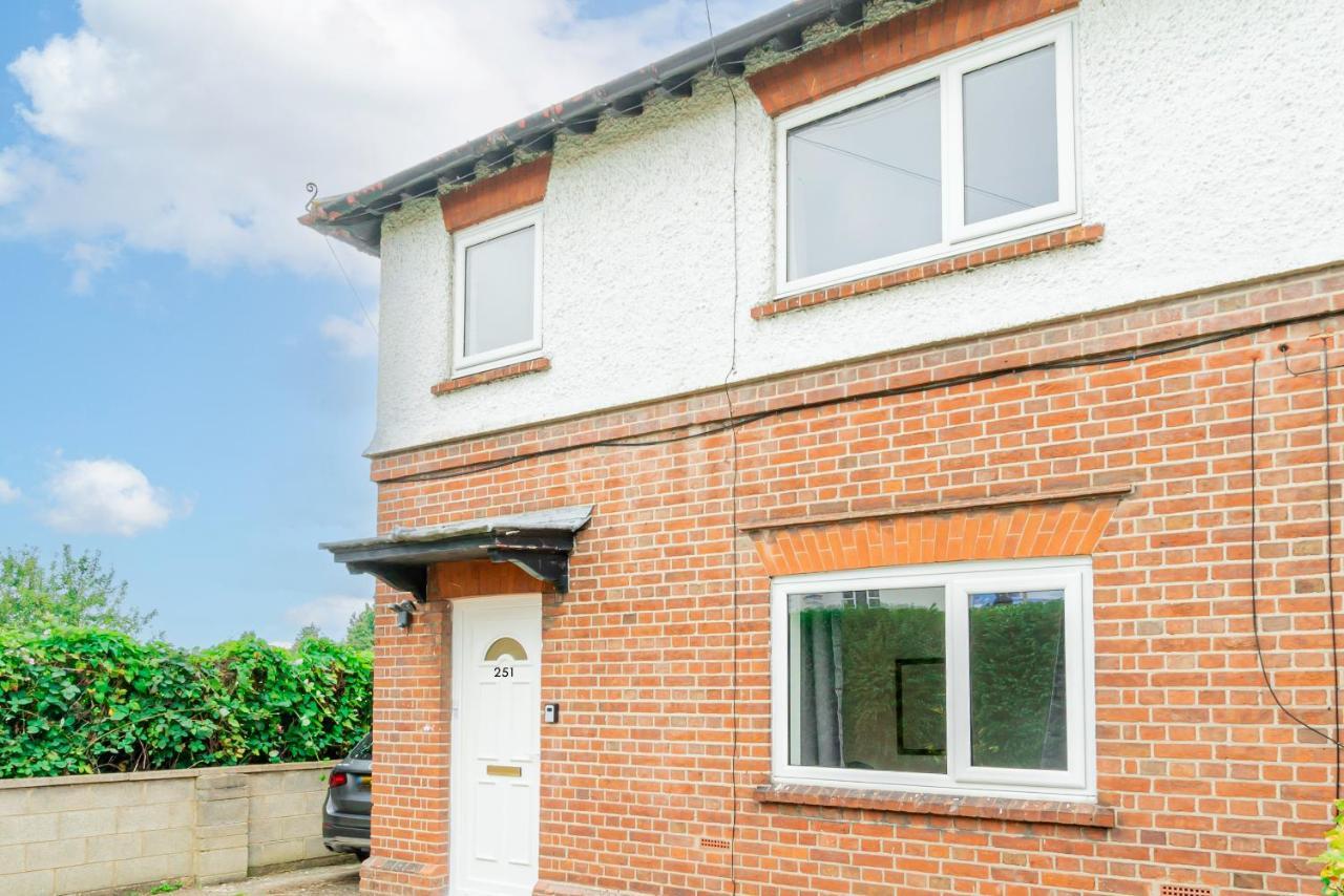 Charming 2-Bedroom Flat With A Garden And Free Parking At Abingdon Оксфорд Экстерьер фото