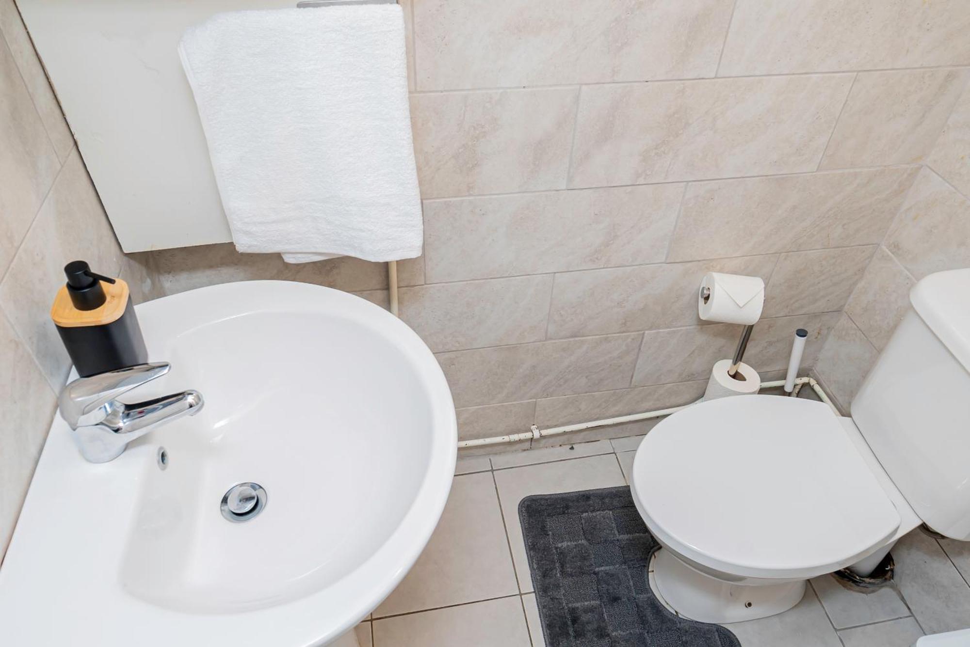 Charming 2-Bedroom Flat With A Garden And Free Parking At Abingdon Оксфорд Экстерьер фото